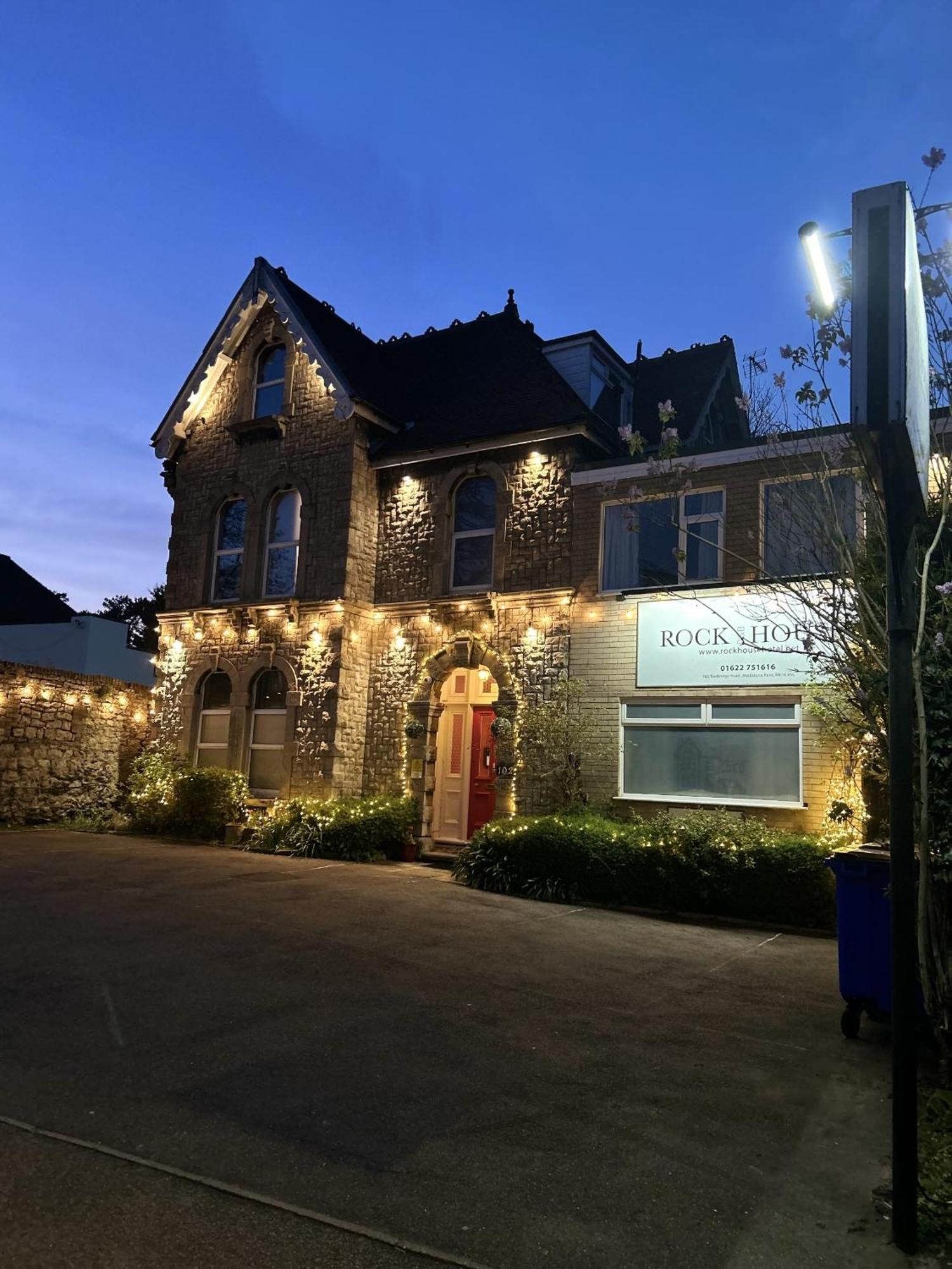 Rock House Bed And Breakfast Μέιντστοουν Εξωτερικό φωτογραφία